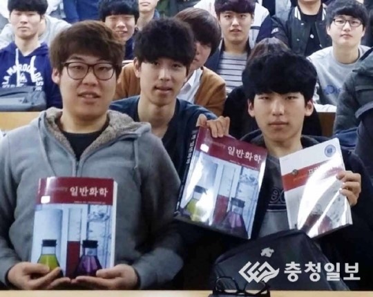배재대 졸업생 김진종씨, 후배들에 전공서적 선물