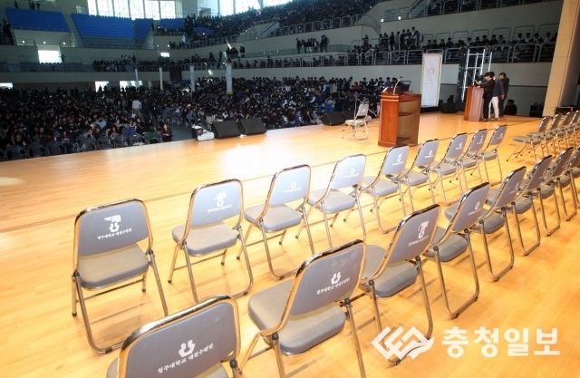 비어있는 청대 관계자들 자리