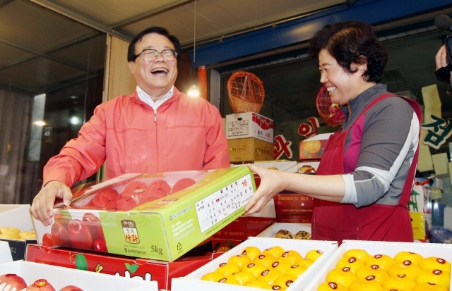이동필 농식품부 장관, 청주 가경터미널시장 방문 