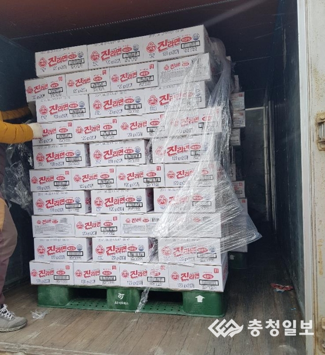 농가마트 천안성정점, 3개 점포 라면 400상자 기부