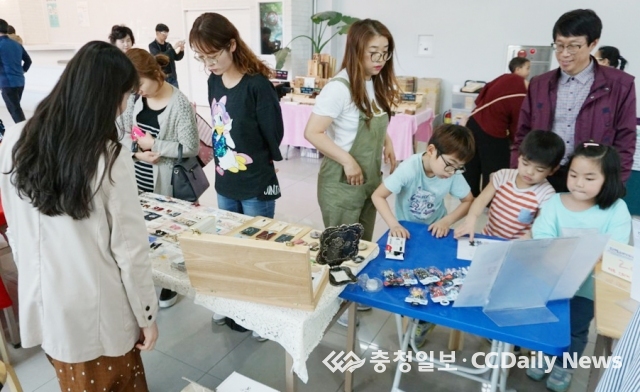 올해 첫 주말공예장터 성황