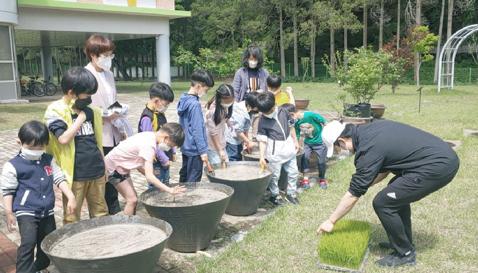 청년 농부와 함께하는 어린 농부 학교