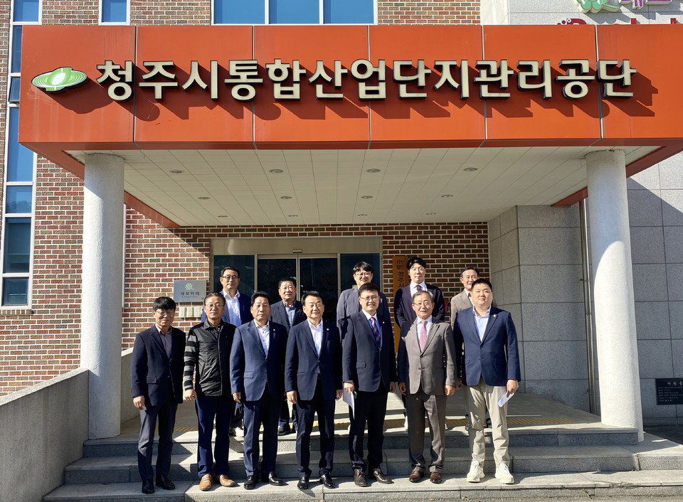 청주시의회 도시건설위, 통합산업단지관리공단과 우수저류시설 현장 방문