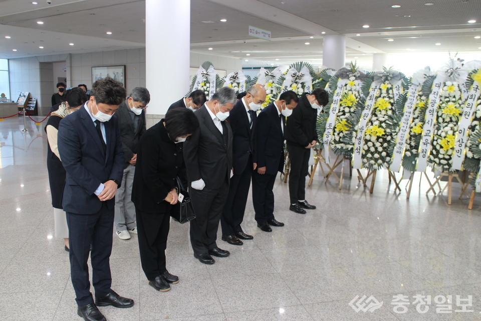 대전상의 회장단, 이태원 참사 대전 합동분향소 조문