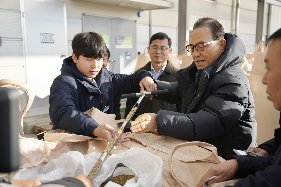 박상돈 천안시장 공공비축미곡 출하 농업인 격려