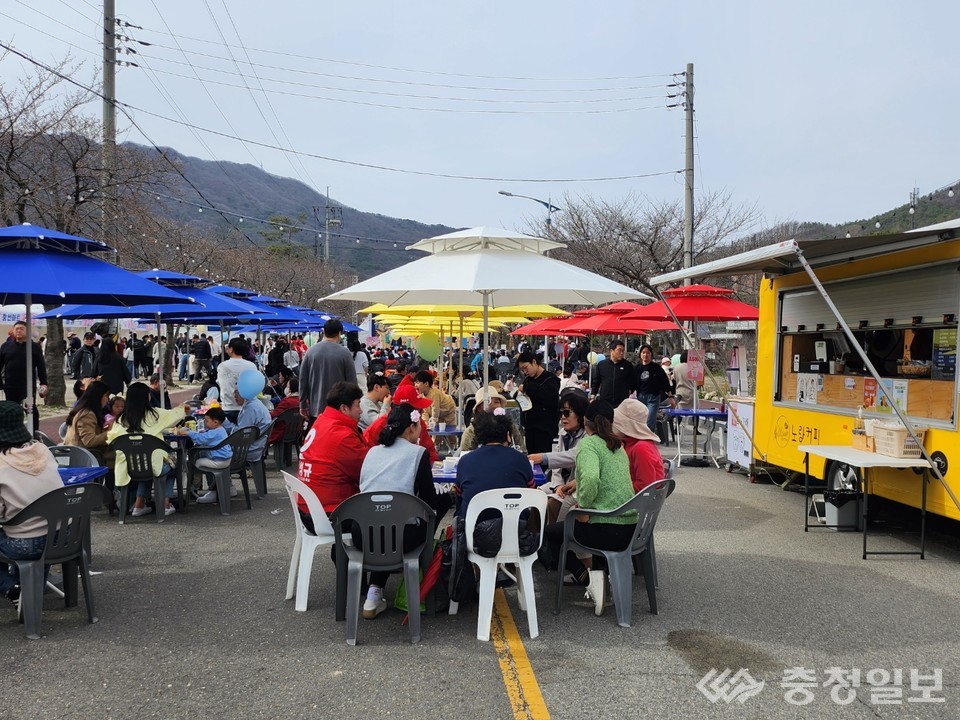 계룡 향적산 봄나들이 궂은 날씨에도 시민들 열정으로 성료