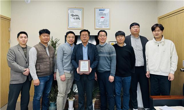 천안시농협조합공동사업법인 홍승주 대표이사 시사투데이 주관 2024 올해의 신한국인 대상 수상