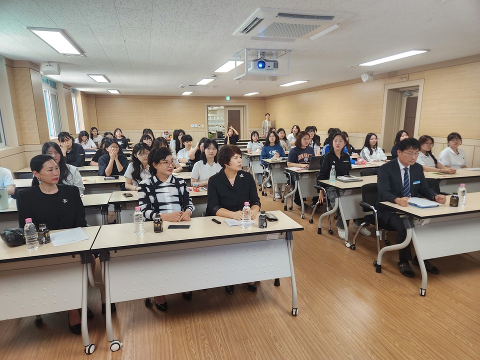 한국여성경제인협회 충남지회 미래여성경제인육성사업 온양여고와 함께하는 여성CEO 특강 개최