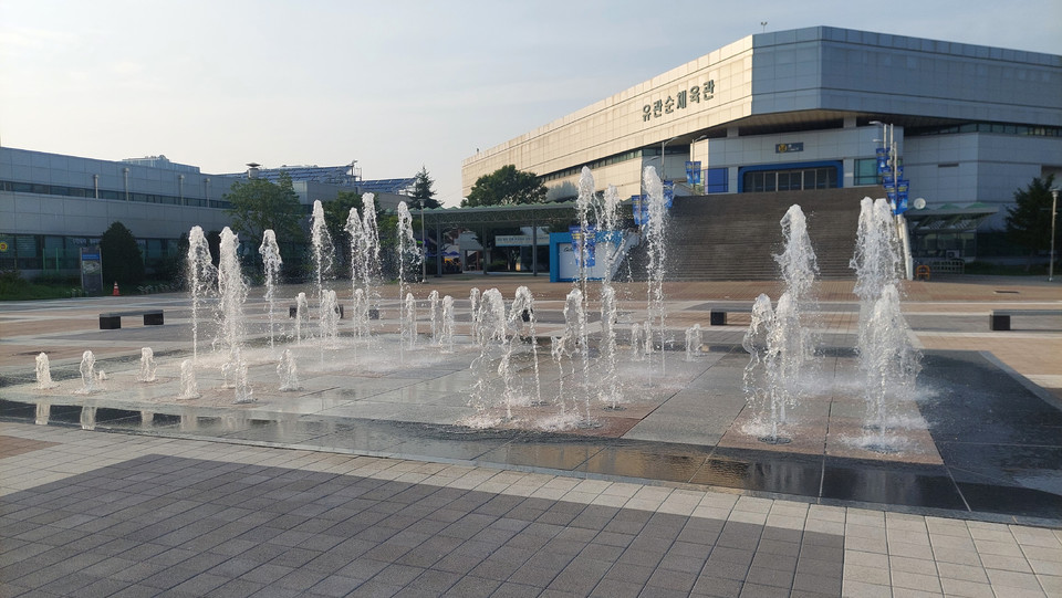 천안도시공사 오는 11일부터 종합운동장 바닥분수 운영