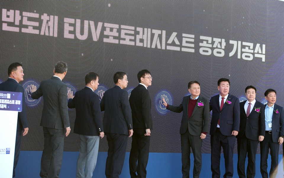 일본 JSR, 충북 청주에 반도체 핵심소재 공장 첫 삽