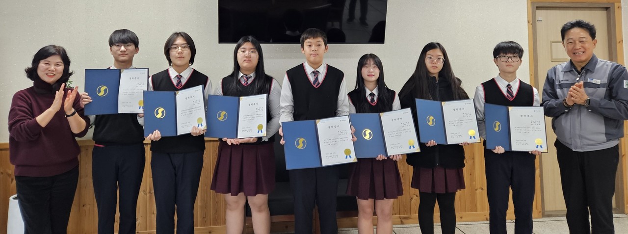 한일시멘트 단양공장, 매포지역에 장학금·후원물품 기탁