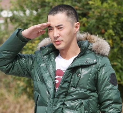 전진, 어색해진 짦은 머리가...