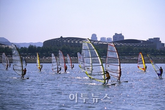한강 수상레포츠 공짜로 즐길수 있다