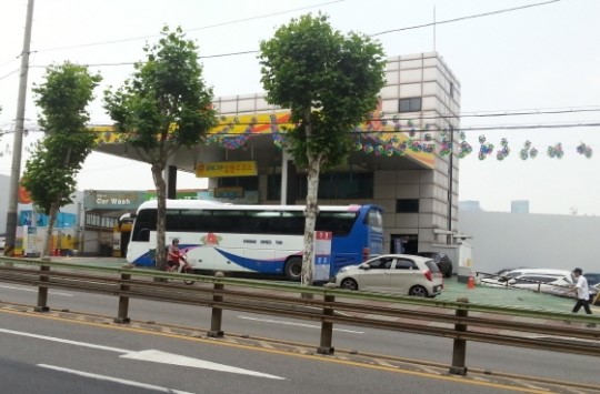 도심 속 알뜰주유소 한달 넘게 개점휴업 왜?