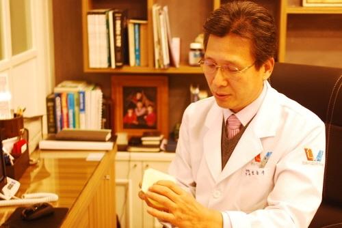 대전 민승기 브이라인 치과 반영구적 사용 가능한 임플란트, 정기검진과 관리 필요