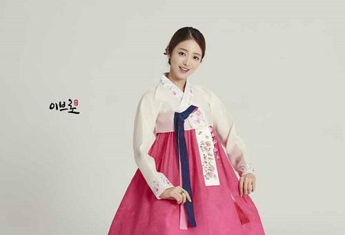한복대여점, 젊은 사람들로 인산인해