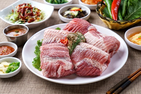흑돈가 강남역 직영점, 숙성과정 거친 흑돼지생갈비 제공