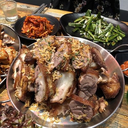왕십리맛집 홍능족발1977, 원조튀김족발 제공