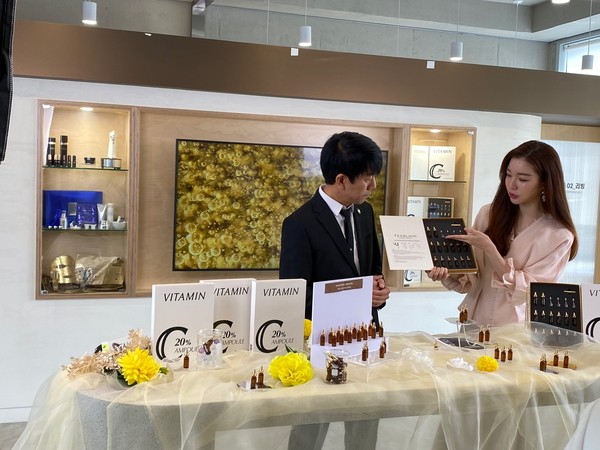 하이리빙, 떼즈블랑 비타민C 20 앰플 라이브 방송…인터내셔널 김승원 메이크업 아티스트와 진행