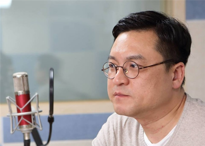 '가카새끼 짬뽕' 이정렬 전 부장판사, 변호사 등록