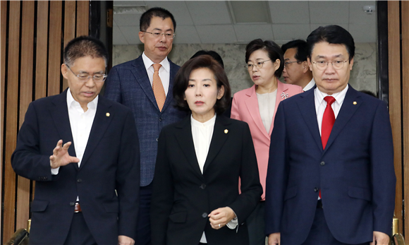 검찰, '자녀 성적 의혹' 나경원 수사 착수…고발 50여일 만