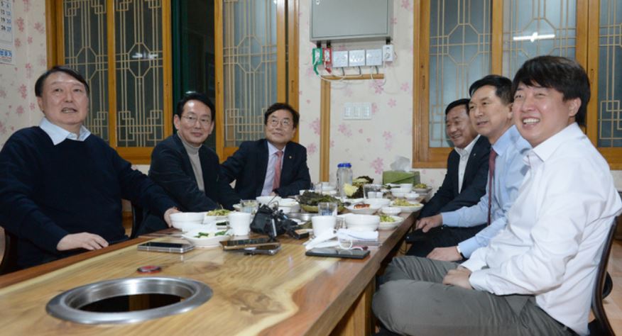 윤석열 잘 쉬셨냐 이준석 고생했다…울산서 만찬 회동