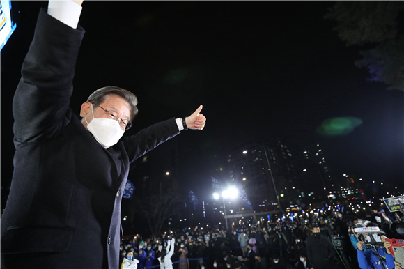 이재명, 안방 경기도서 표심 공략…성남서도 유세