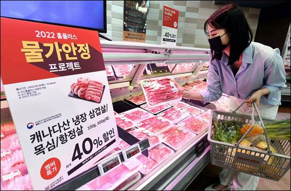수입 돼지고기 할당관세 0%…대형마트 할인행사 돌입