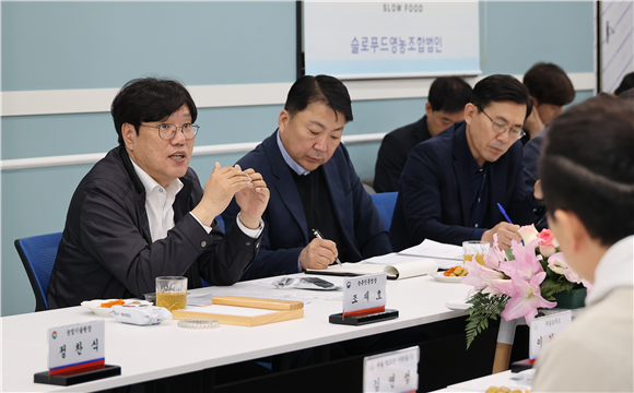 조재호 농촌진흥청장, 경남 벤처 농업인들과 수출 확대 방안 논의