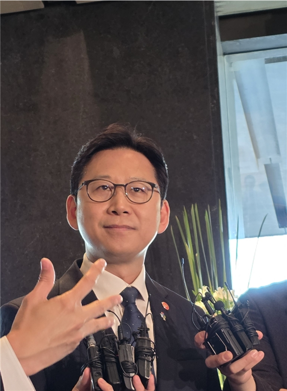 젠슨 황 만나는 배경훈 