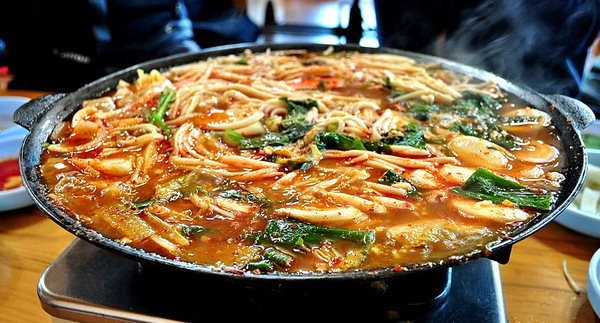 [맛집을 찾아서]안성 20년 전통 곱창전골 약수터 식당