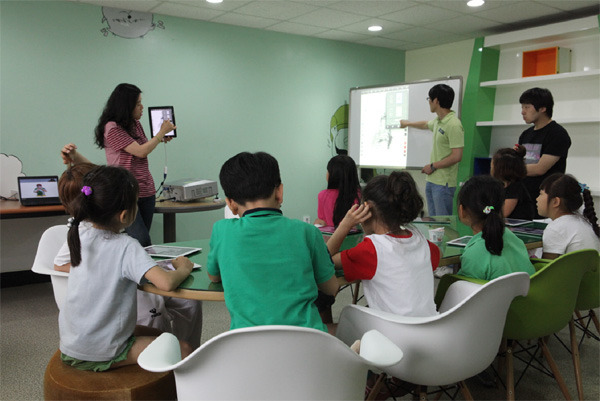 한국만화영상진흥원, 찾아가는 만화교육-아이패드 만화교실 진행
