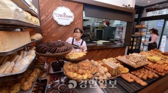 골목 빵집의 부활 빵빵한 희망을 굽다