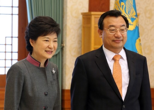 이정현 홍보수석 임명… 구원등판 한 박근혜의 입 이정현 누구