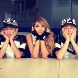 씨엘 꽃받침 포즈 무대 위 카리스마 전사 맞아? 귀여움 폭발