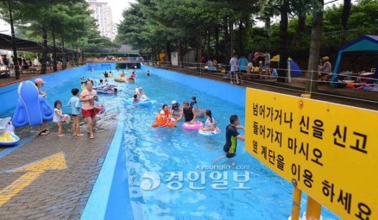 우리랜드, 계곡 막아 물놀이장 운영