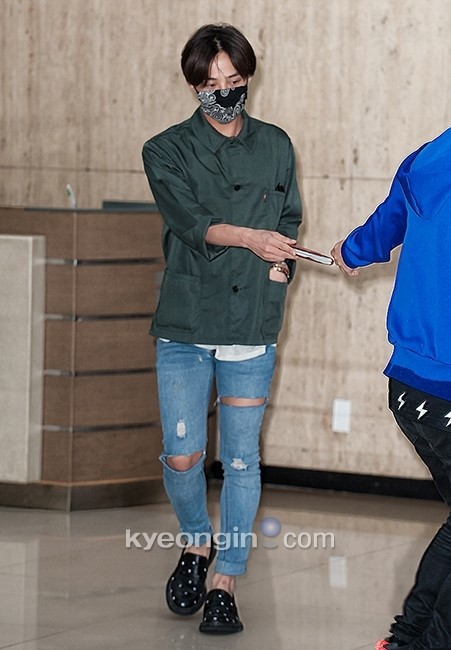 [경인포토]지드래곤 공항패션, 얼굴 가린 커다란 마스크