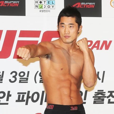 UFC 김동현, 우들리에 1라운드 KO패… 연승행진 마감