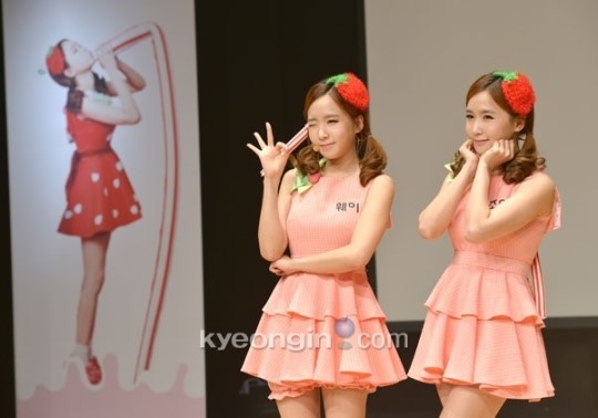 [경인포토]딸기우유 쇼케이스 웨이 초아, 깜찍한 포즈 오케이