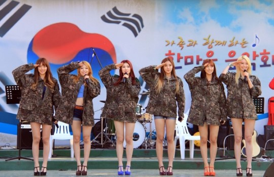헬로비너스 멸공의 횃불, 즉석 요청에도 당황없이 열창… 군통령 등극