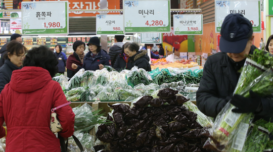 대형마트 의무휴업 위법 첫 판결… 법원, 전통시장 보호효과 인정 안해