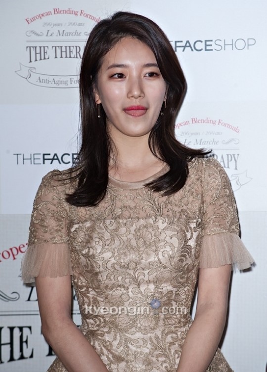 [경인포토]수지, 혀를 살짝… 긴장했나 보네