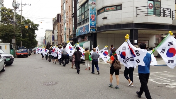안양6동 주민자치위원회, 광복 70주년 기념 태극기 달기 운동 전개
