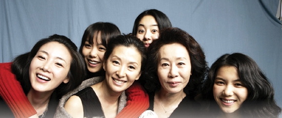 여배우 여섯 명의 솔직한 입담…영화 <여배우들>