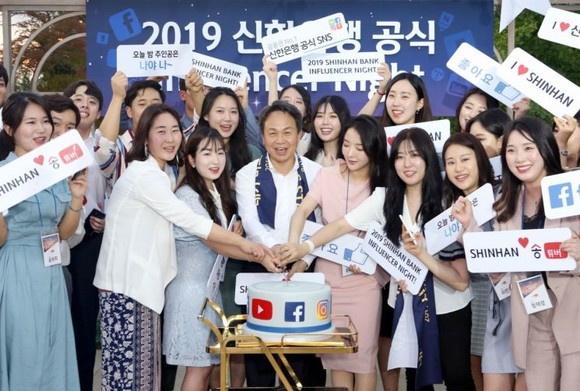 [새길 찾는 크리에이터&기업 ④] “회사 몰래 유튜브? 신한·농협은행에선 회사가 격려”