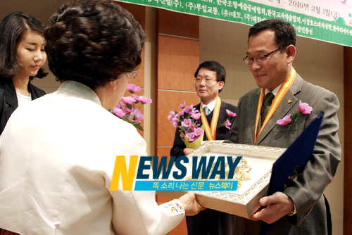 (주)광진통신 김홍열 대표, `무궁화 근장(槿狀)수상