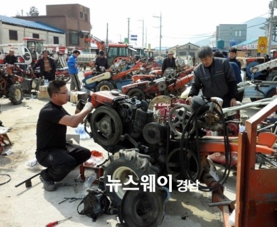 경남농협, 고성에서 농기계 무료수리 봉사활동