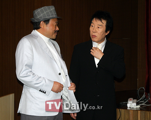 [TD포토] 김흥국-송대관 진지한 대화