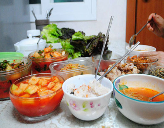 한국 집밥 화제, 외국인도 반한 전통 음식 먹음직