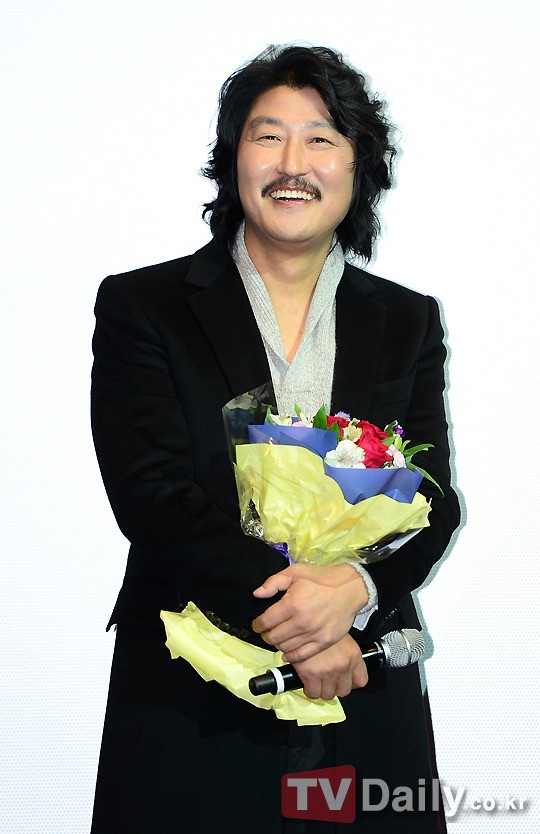 [TD포토] 송강호 꽃을 든 남자
